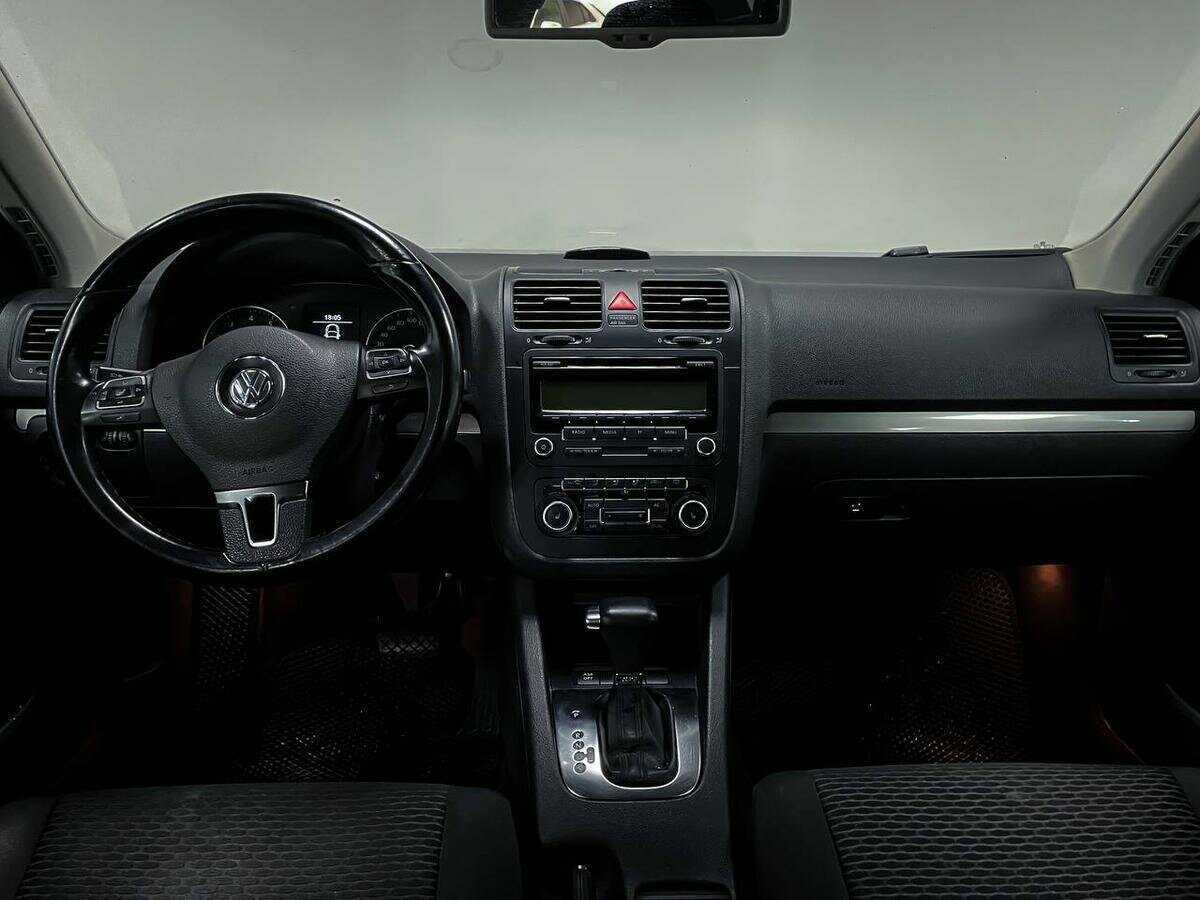Volkswagen Jetta с пробегом — 2009 год. Фото: #9