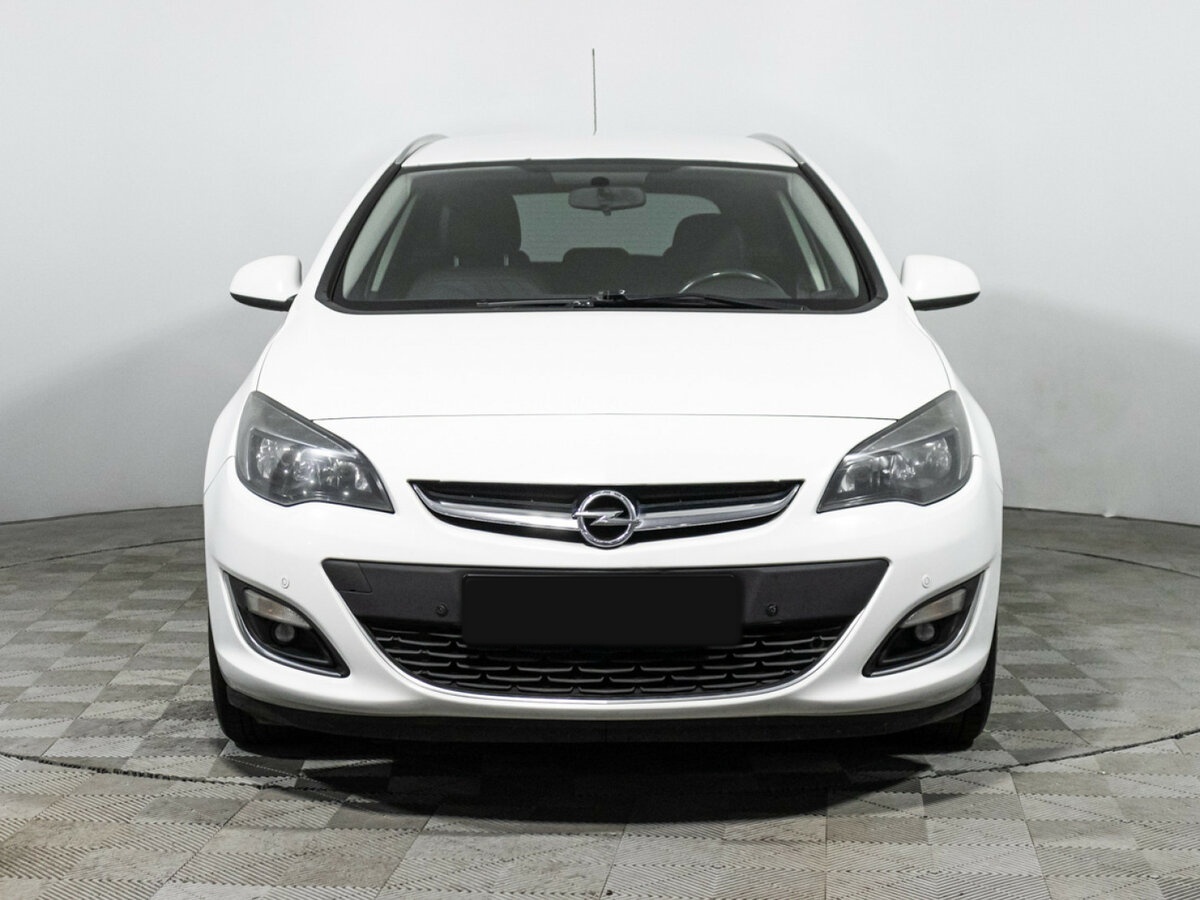 Opel Astra с пробегом — 2014 год. Фото: #1