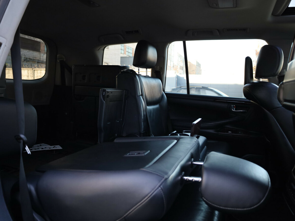 Lexus LX с пробегом — 2012 год. Фото: #10