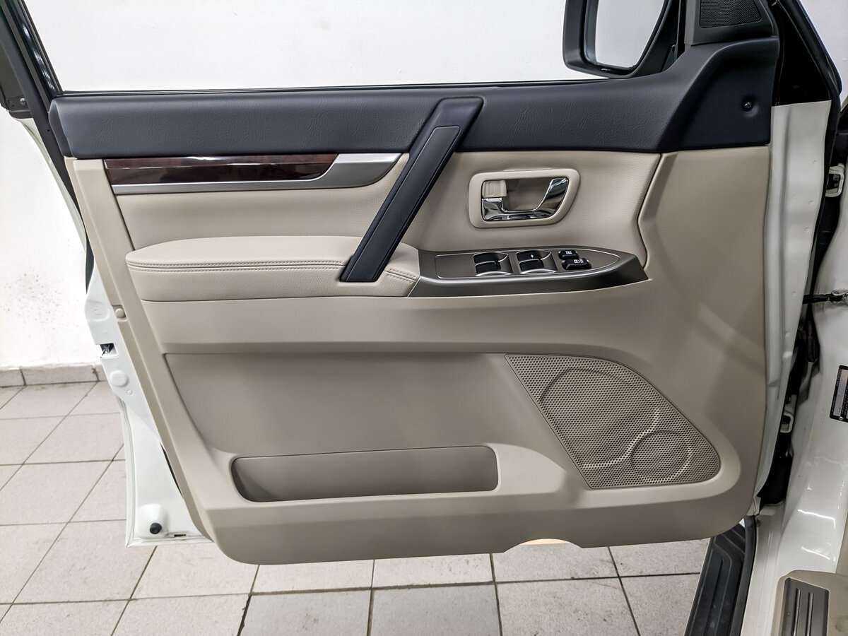 Mitsubishi Pajero с пробегом — 2019 год. Фото: #14