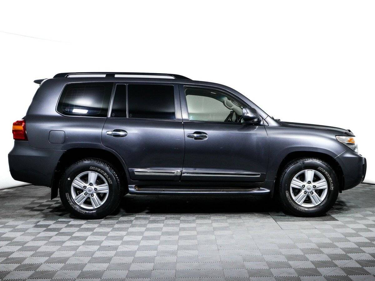 Toyota Land Cruiser с пробегом — 2014 год. Фото: #3