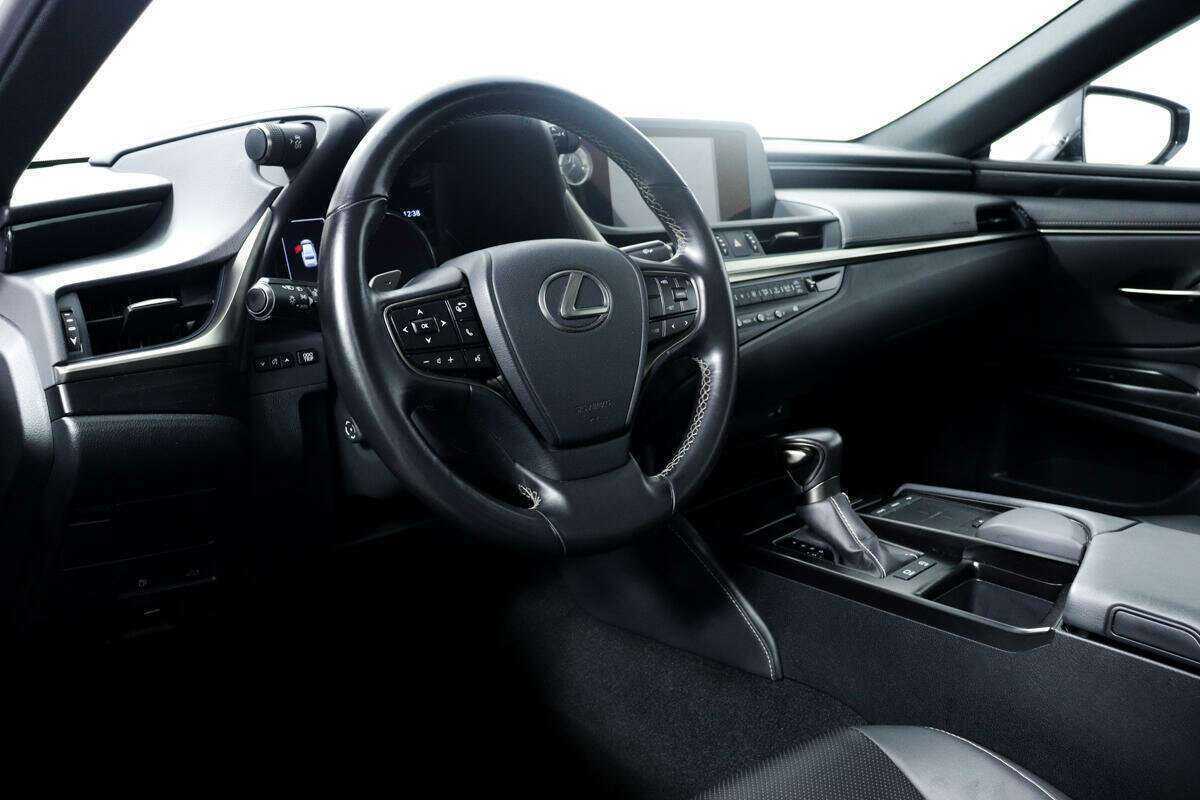 Lexus ES с пробегом — 2021 год. Фото: #12