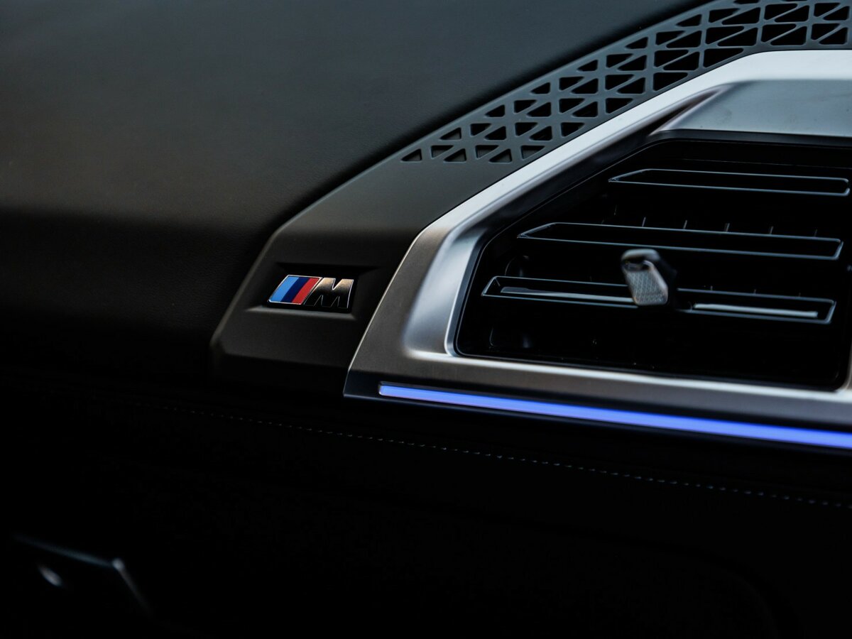 BMW XM с пробегом — 2023 год. Фото: #19