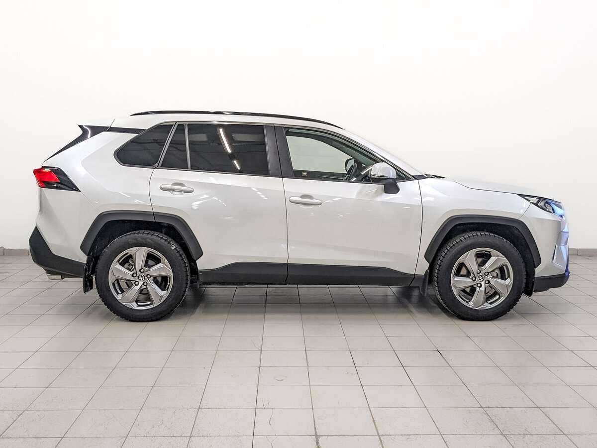 Toyota RAV4 с пробегом — 2021 год. Фото: #3