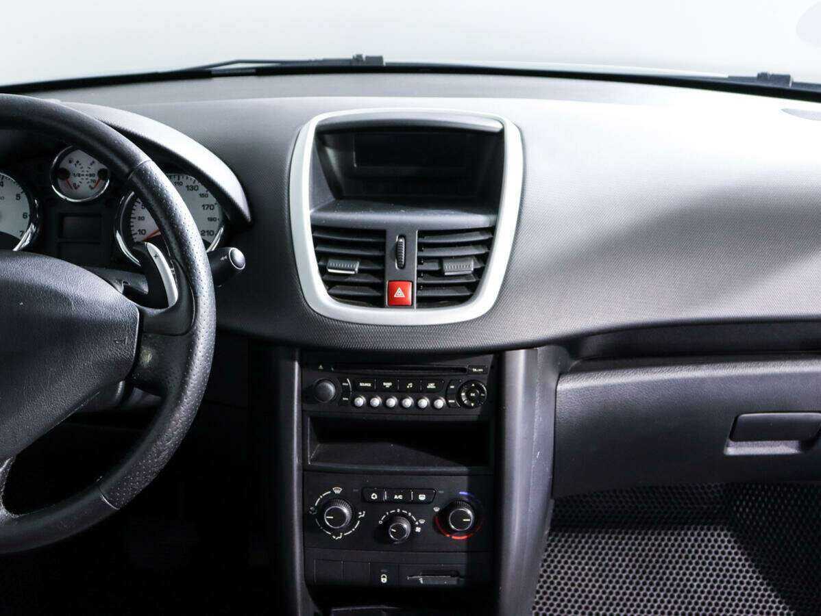 Peugeot 207 с пробегом — 2010 год. Фото: #10