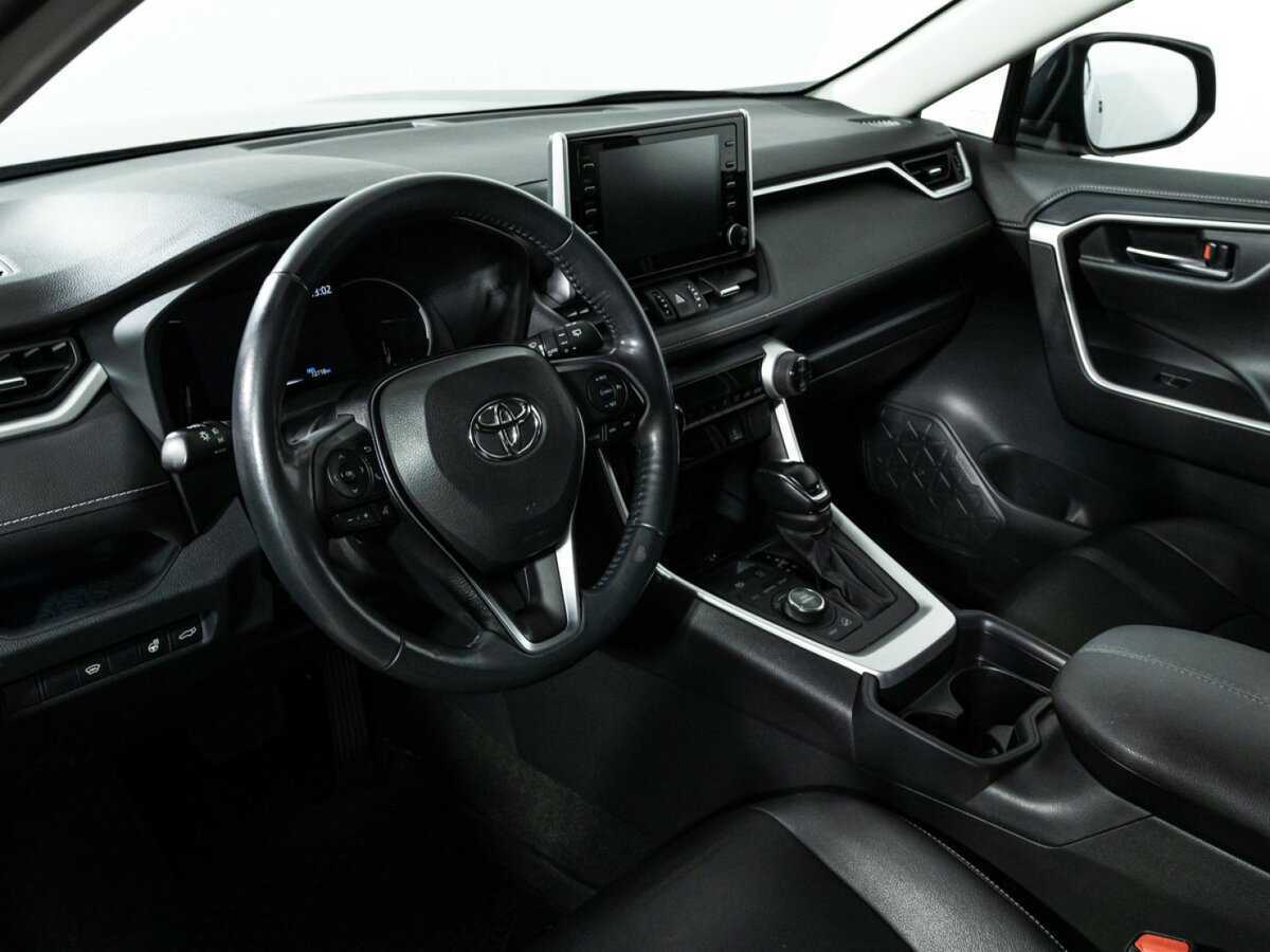 Toyota RAV4 с пробегом — 2020 год. Фото: #10