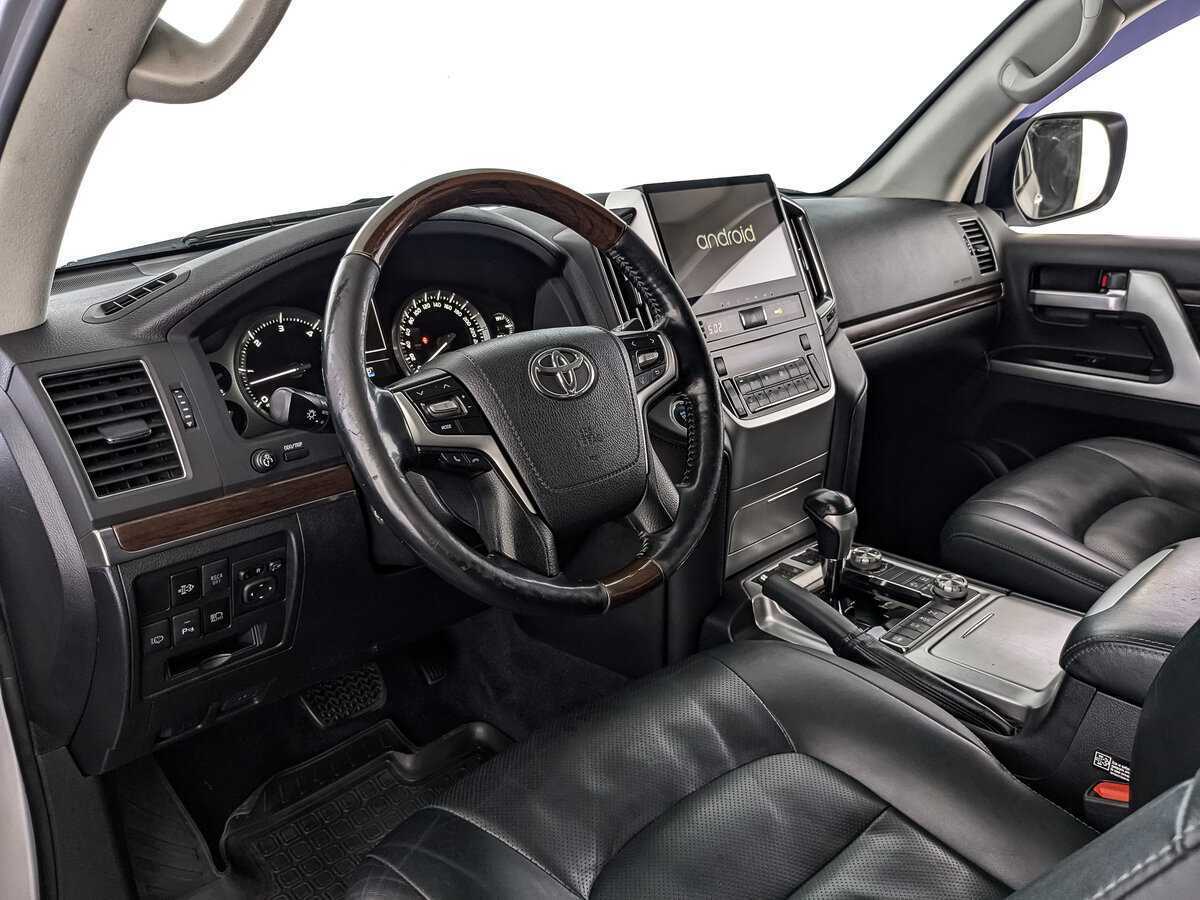 Toyota Land Cruiser с пробегом — 2016 год. Фото: #9