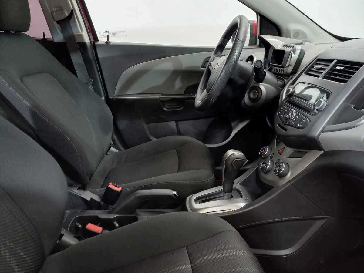 Chevrolet Aveo с пробегом — 2013 год. Фото: #7