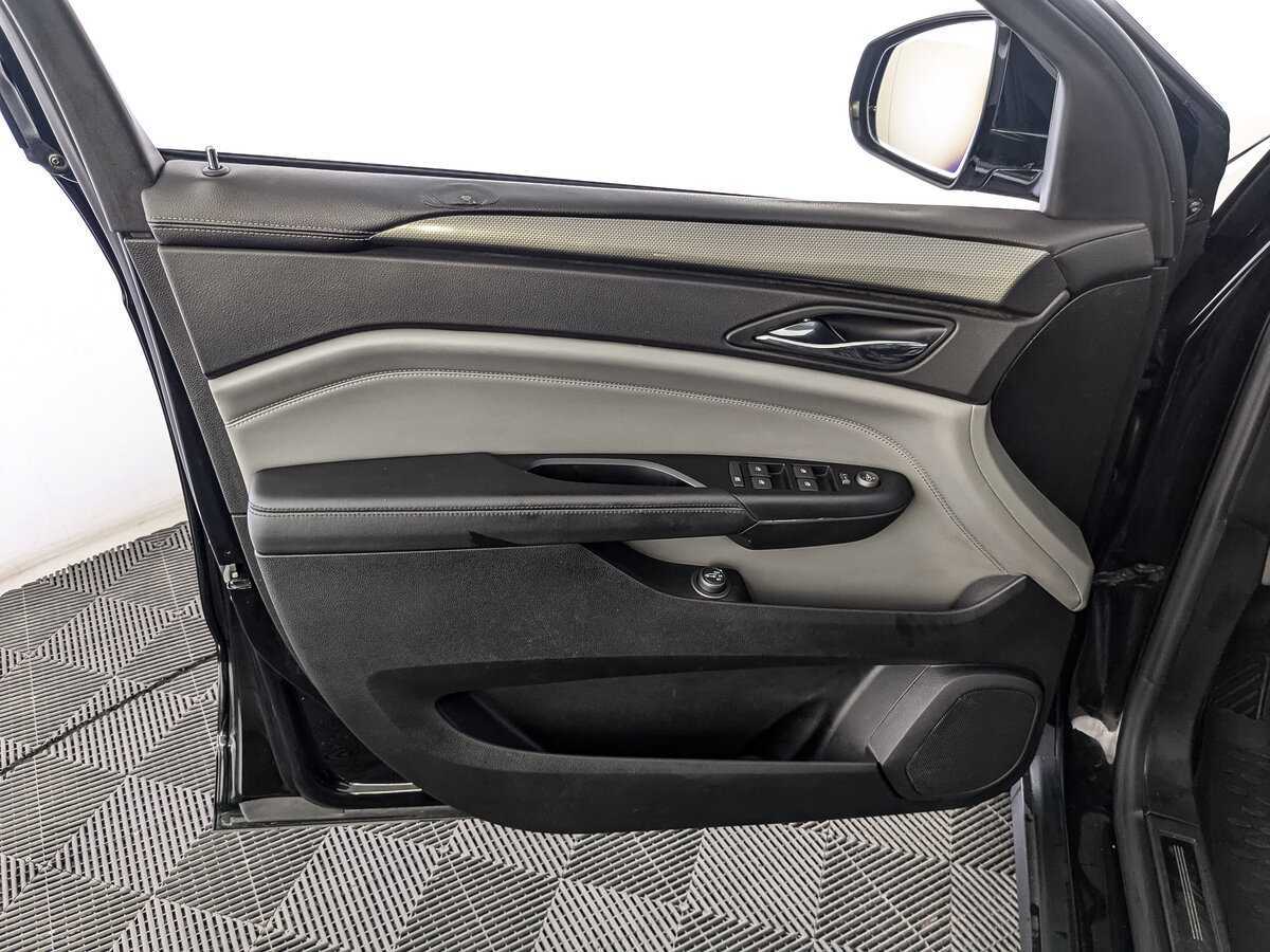 Cadillac SRX с пробегом — 2010 год. Фото: #14
