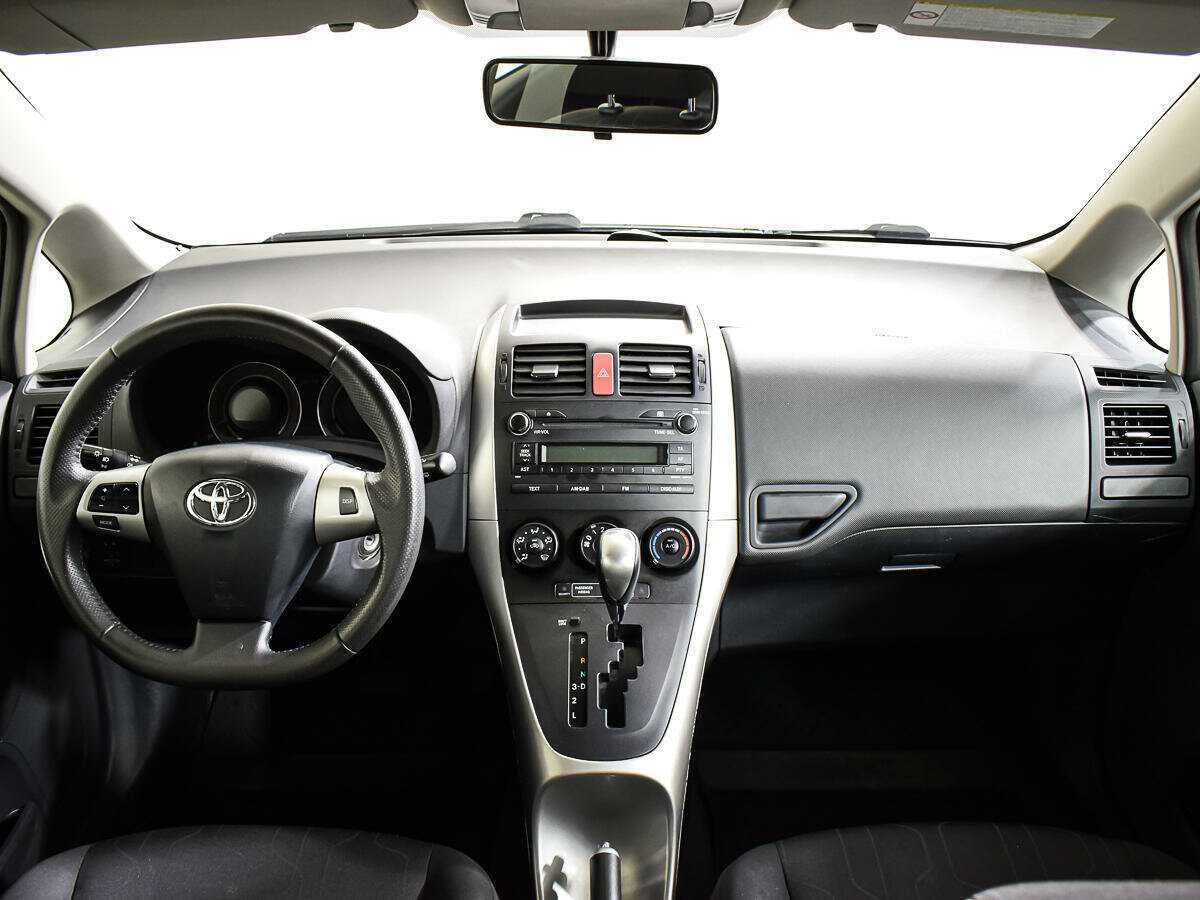 Toyota Auris с пробегом — 2012 год. Фото: #11