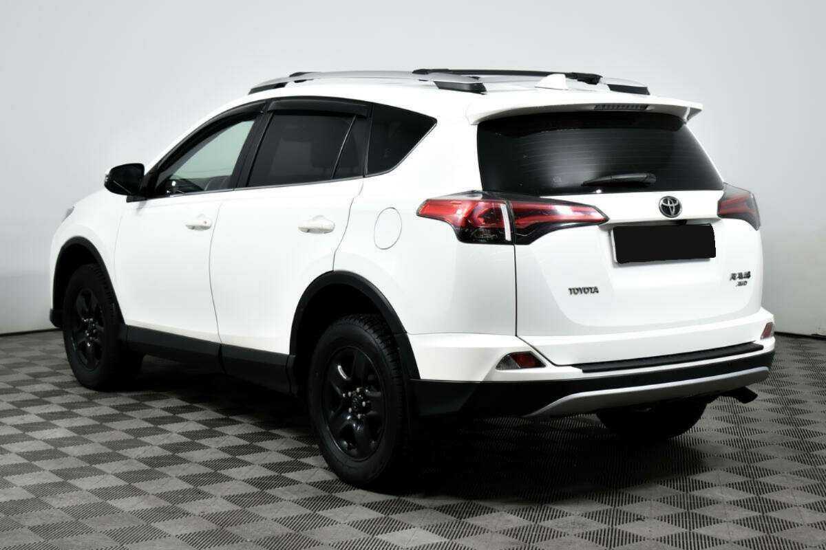 Toyota RAV4 с пробегом — 2018 год. Фото: #6