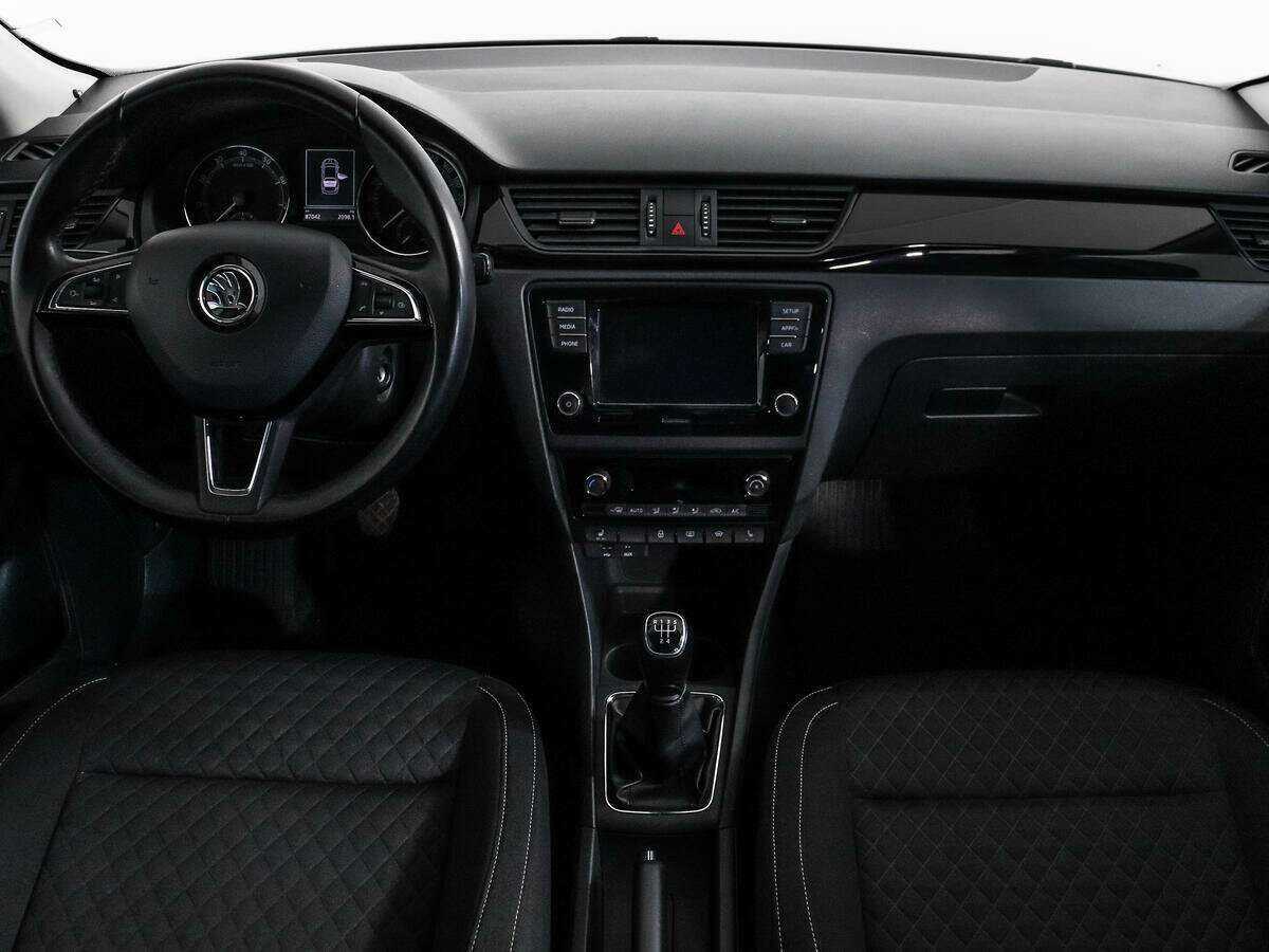 Skoda Rapid с пробегом — 2017 год. Фото: #8