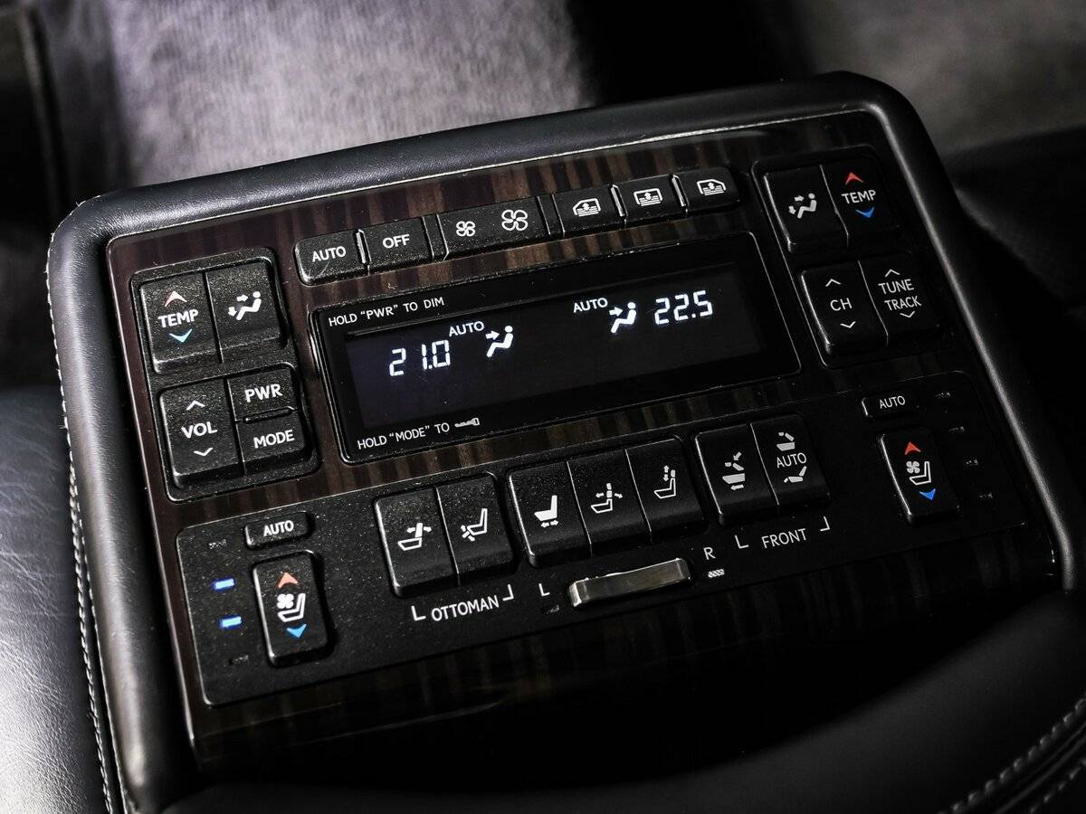 Lexus LS с пробегом — 2012 год. Фото: #17