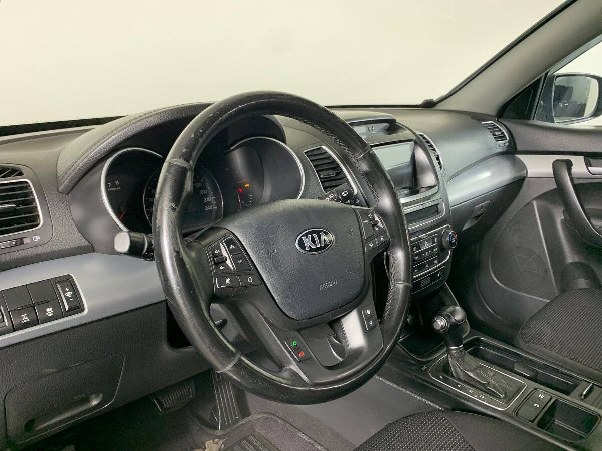 Kia Sorento с пробегом — 2014 год. Фото: #10