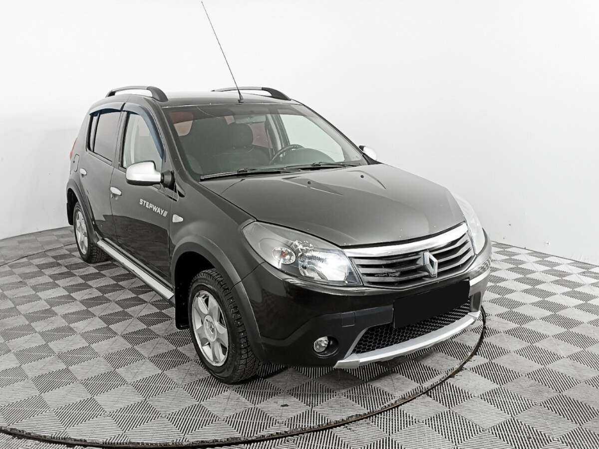 Renault Sandero с пробегом — 2012 год. Фото: #2