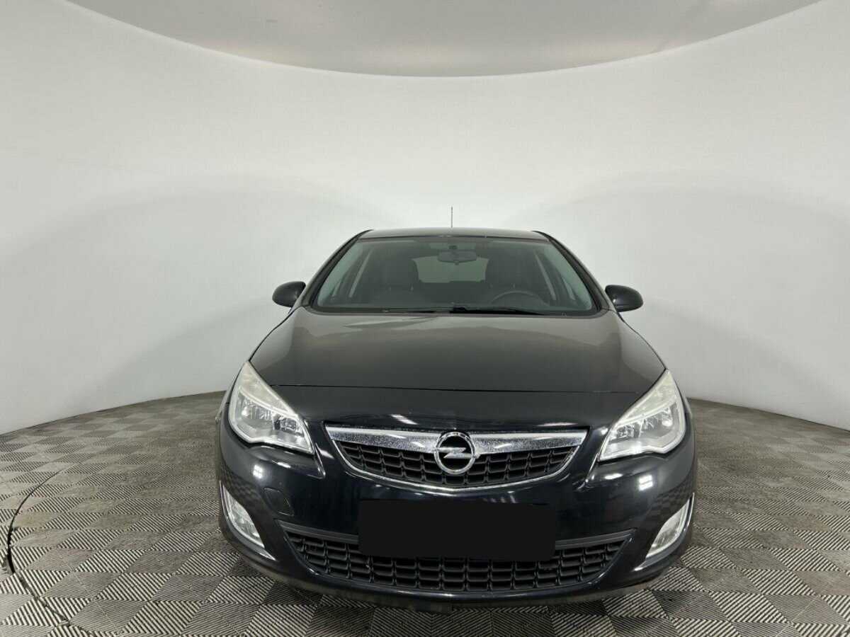 Opel Astra с пробегом — 2012 год. Фото: #1