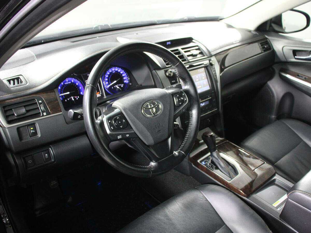 Toyota Camry с пробегом — 2018 год. Фото: #13