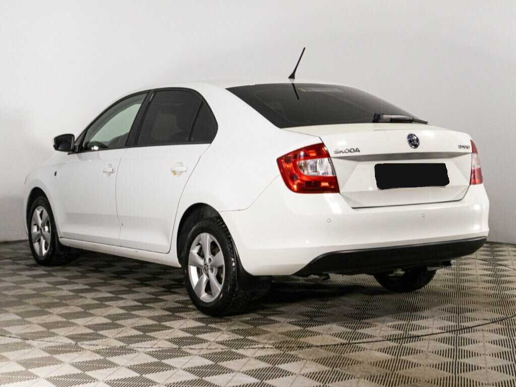 Skoda Rapid с пробегом — 2015 год. Фото: #6