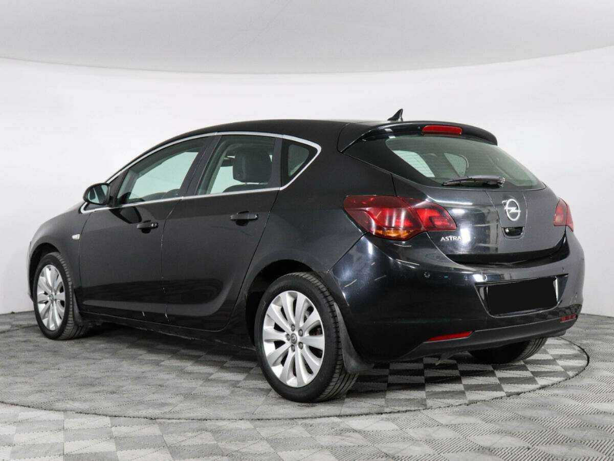 Opel Astra с пробегом — 2011 год. Фото: #3