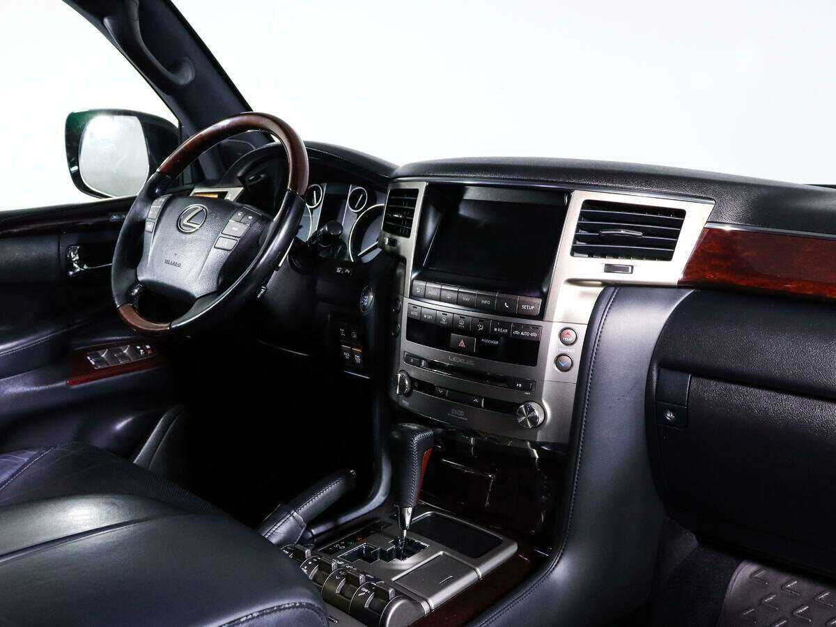 Lexus LX с пробегом — 2015 год. Фото: #4