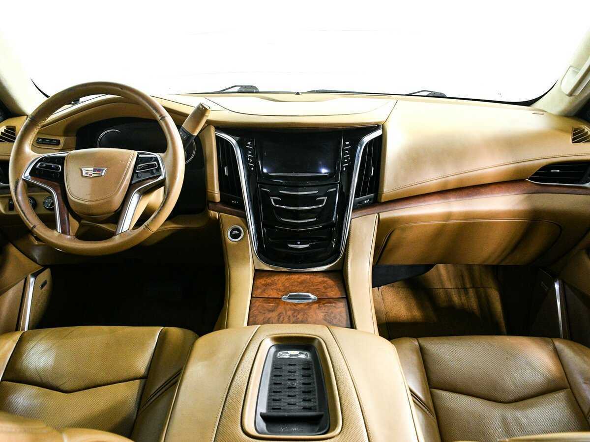 Cadillac Escalade с пробегом — 2016 год. Фото: #8