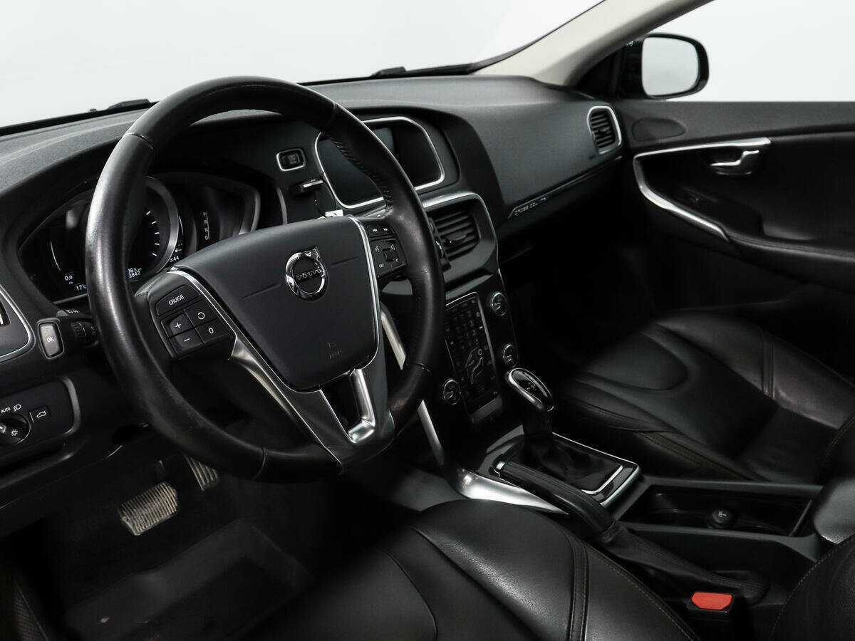 Volvo V40 Cross Country с пробегом — 2017 год. Фото: #8