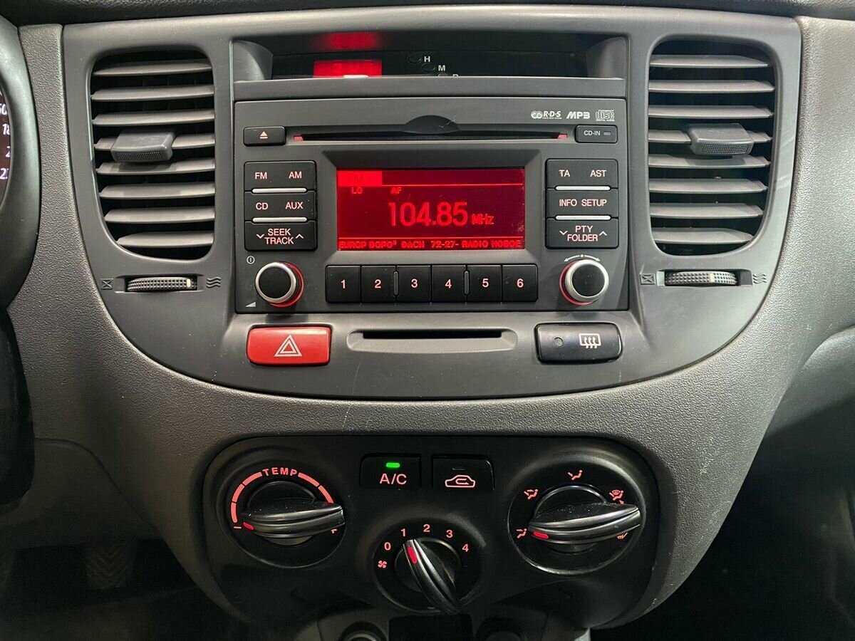 Kia Rio с пробегом — 2010 год. Фото: #13