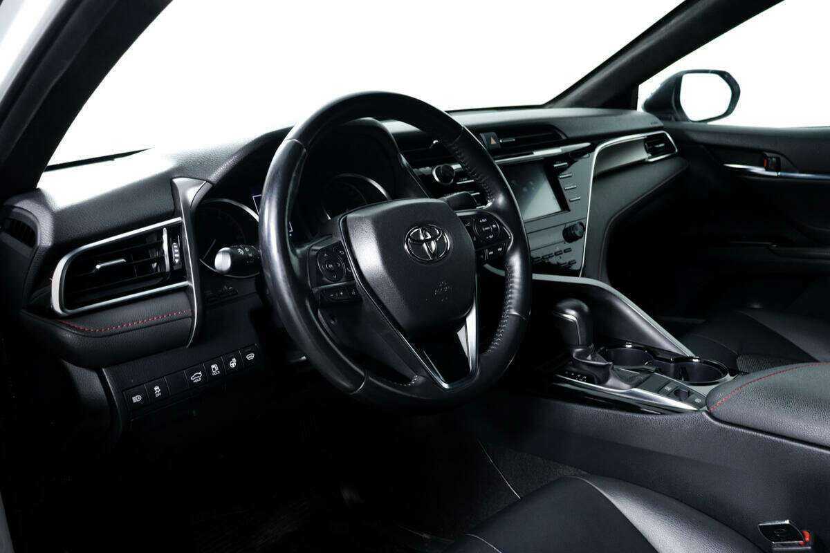 Toyota Camry с пробегом — 2021 год. Фото: #12