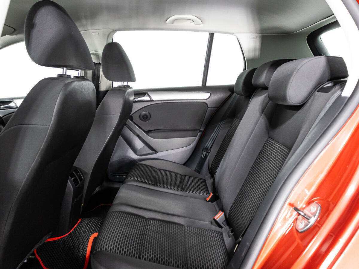 Volkswagen Golf с пробегом — 2011 год. Фото: #9