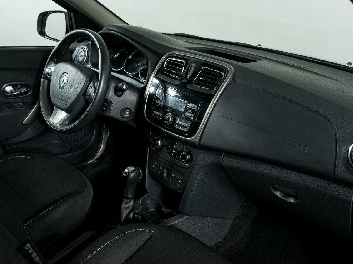 Renault Sandero с пробегом — 2017 год. Фото: #8
