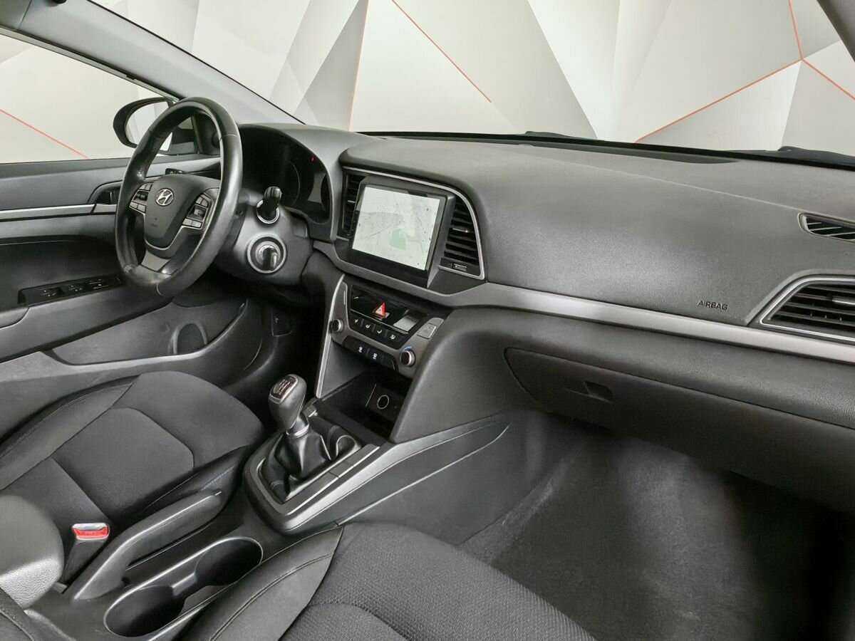 Hyundai Elantra с пробегом — 2018 год. Фото: #7