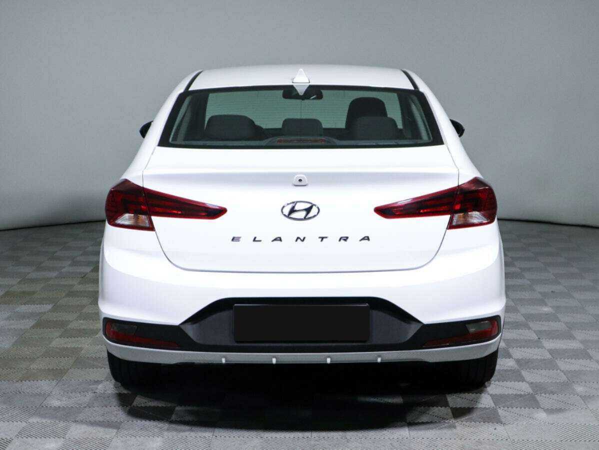 Hyundai Elantra с пробегом — 2020 год. Фото: #4