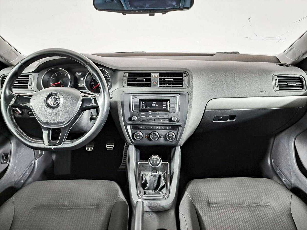 Volkswagen Jetta с пробегом — 2016 год. Фото: #9