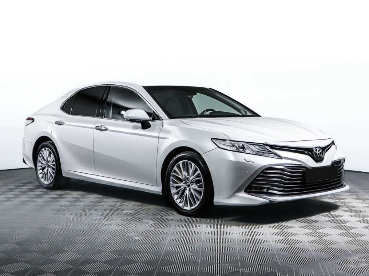 Toyota Camry с пробегом — 2018 год. Фото: #2
