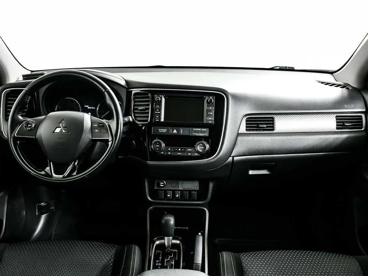 Mitsubishi Outlander с пробегом — 2017 год. Фото: #10