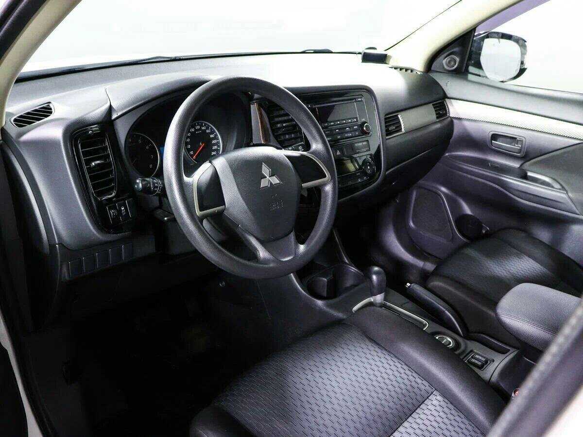 Mitsubishi Outlander с пробегом — 2012 год. Фото: #11