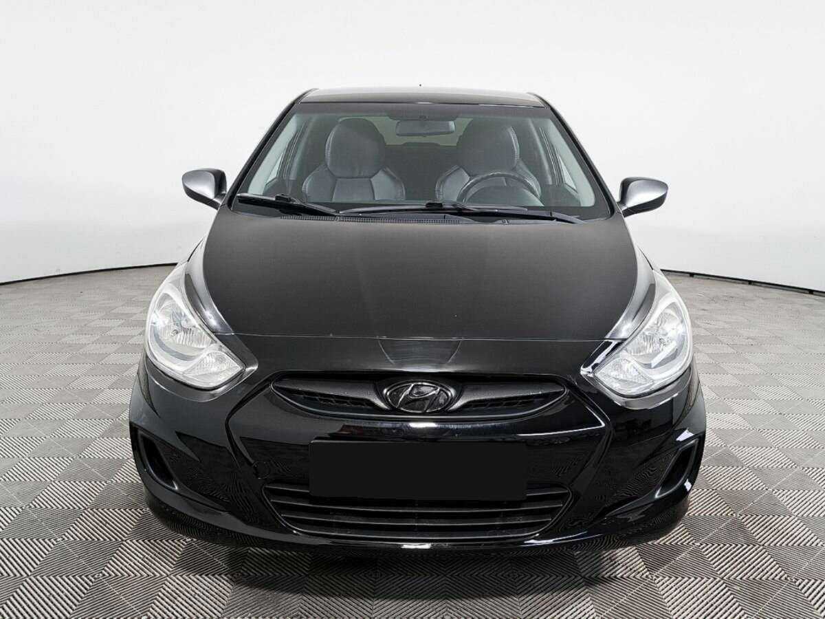 Hyundai Solaris с пробегом — 2012 год. Фото: #1