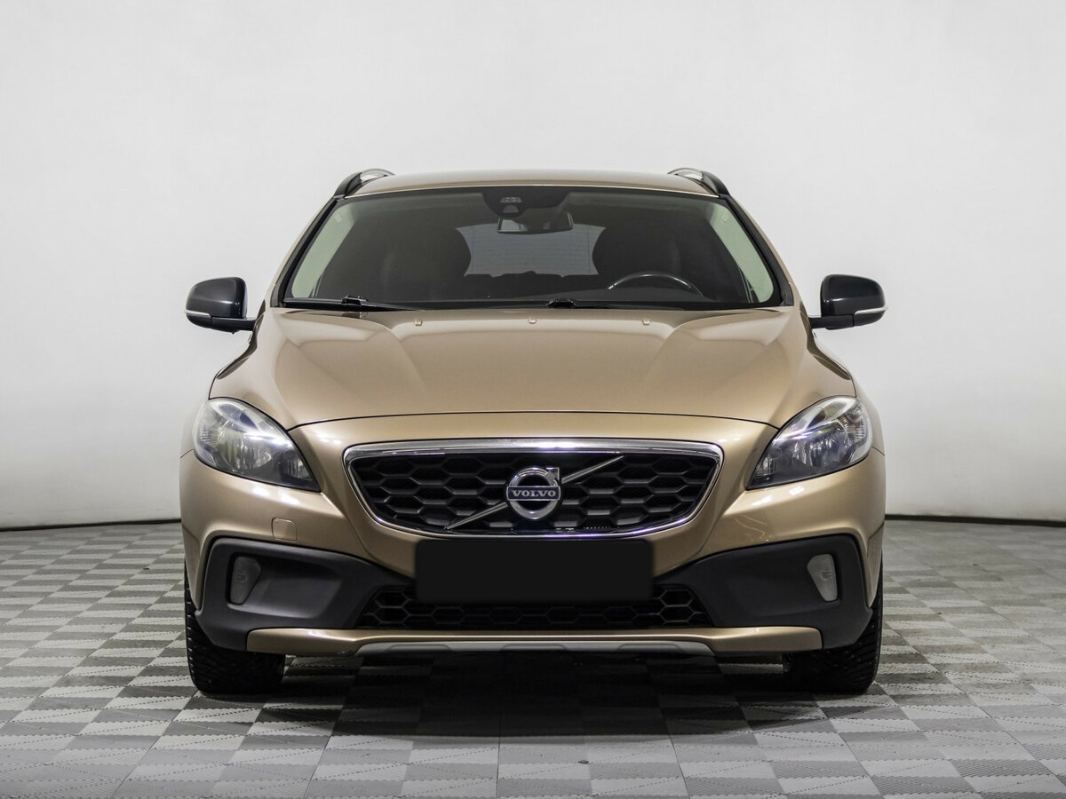 Volvo V40 Cross Country с пробегом — 2014 год. Фото: #1