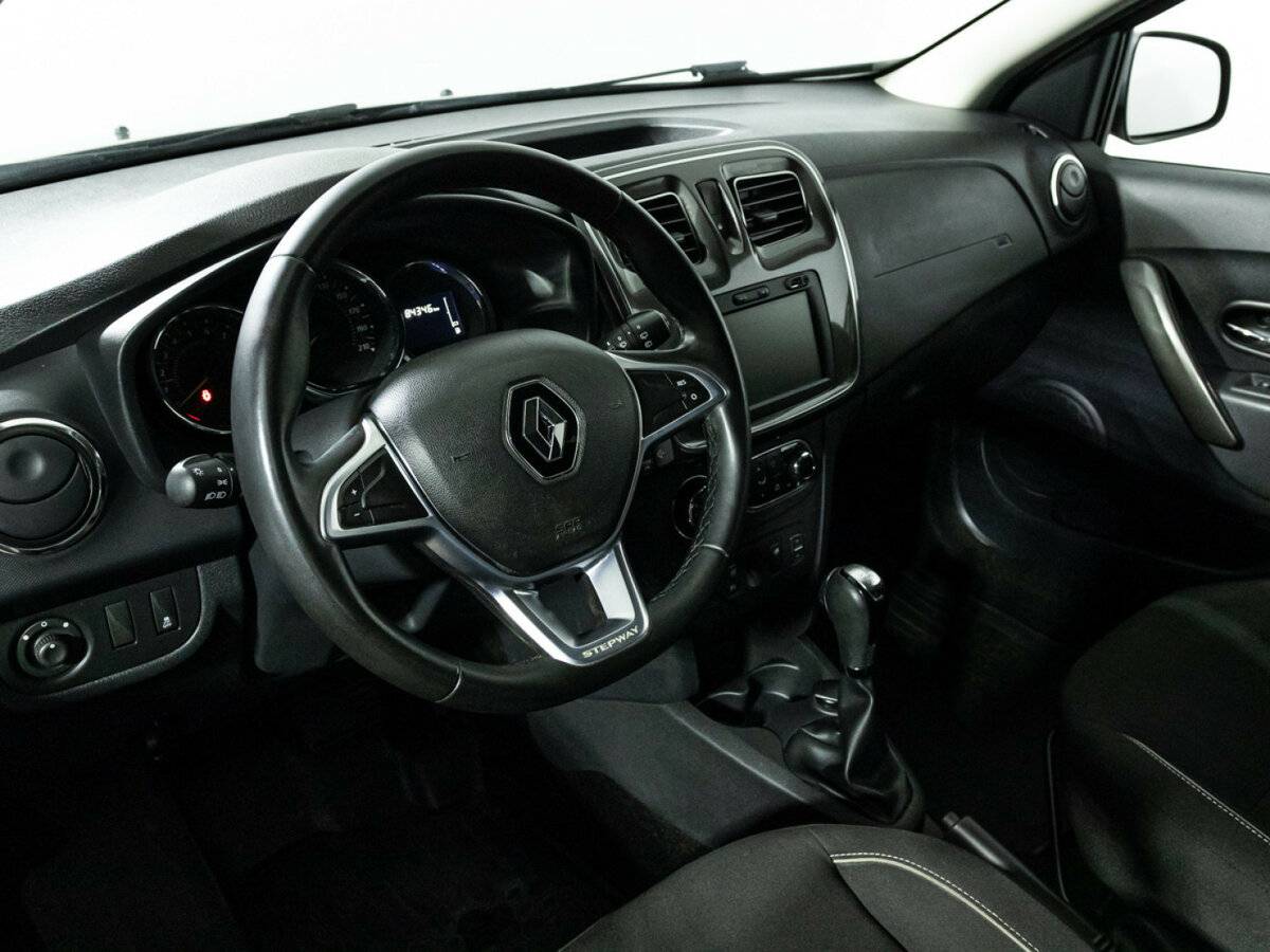 Renault Sandero с пробегом — 2019 год. Фото: #21