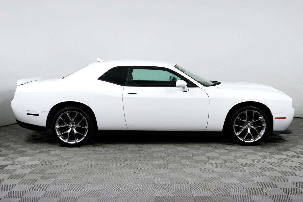 Dodge Challenger с пробегом — 2020 год. Фото: #3