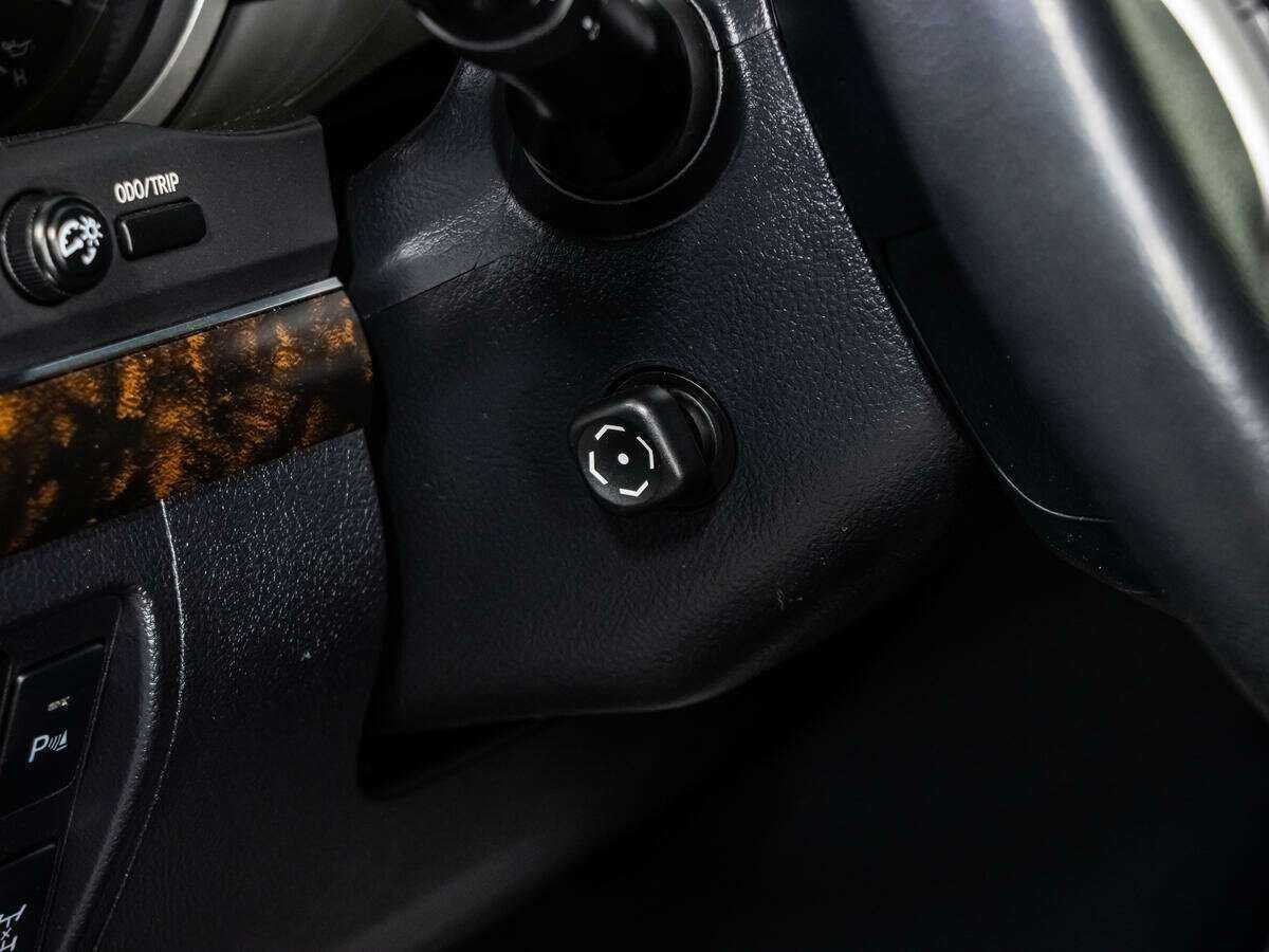 Toyota Land Cruiser с пробегом — 2014 год. Фото: #14