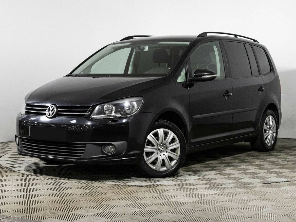 Volkswagen Touran с пробегом — 2012 год. Фото: #0