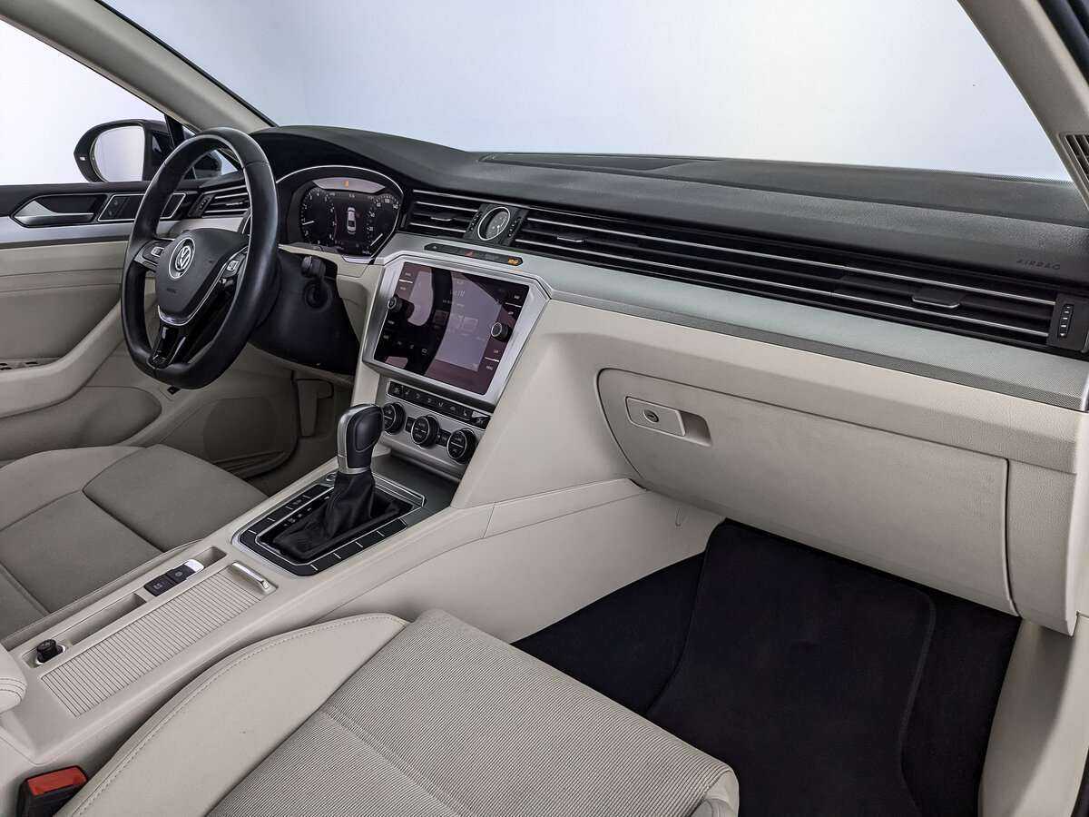 Volkswagen Passat с пробегом — 2018 год. Фото: #8