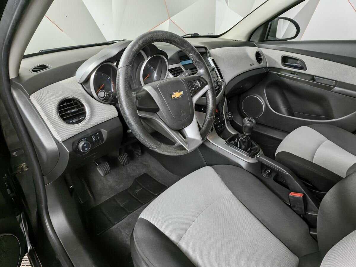 Chevrolet Cruze с пробегом — 2011 год. Фото: #13