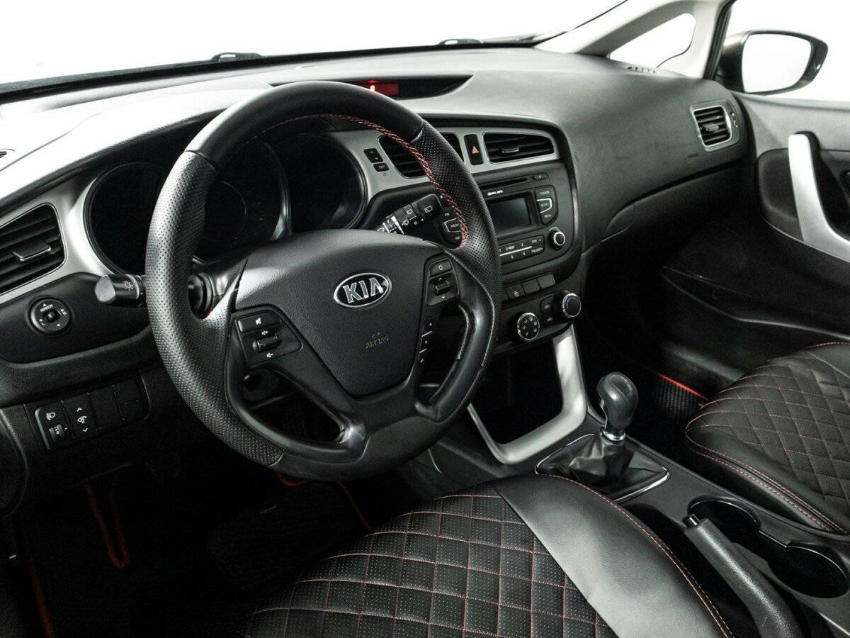 Kia Ceed с пробегом — 2013 год. Фото: #10