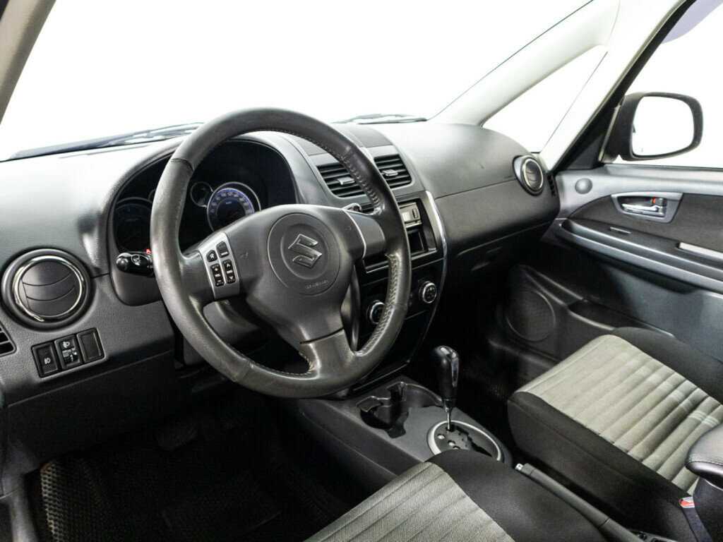 Suzuki SX4 с пробегом — 2010 год. Фото: #10