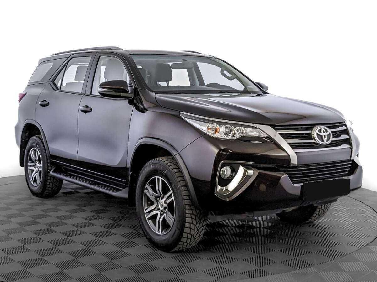 Toyota Fortuner с пробегом — 2018 год. Фото: #2