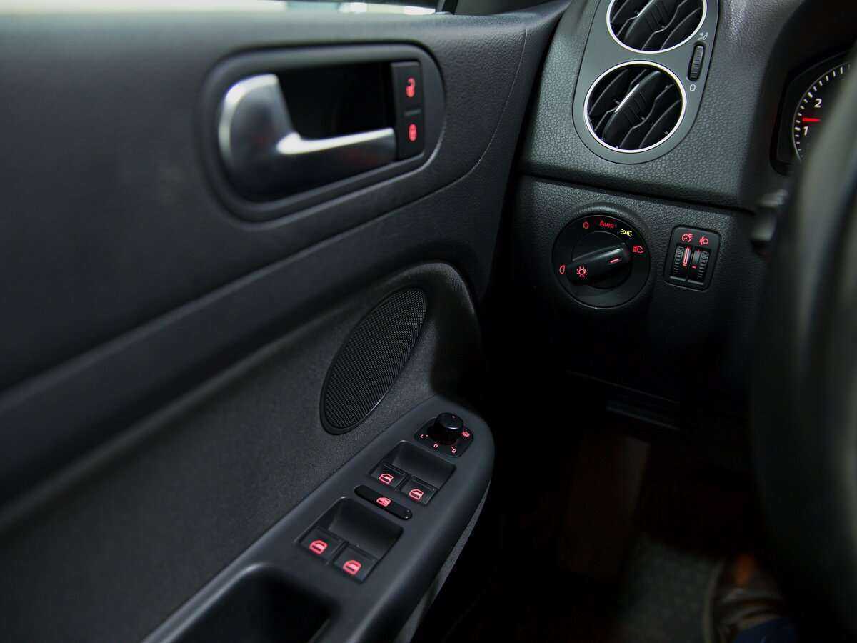 Volkswagen Golf Plus с пробегом — 2011 год. Фото: #13