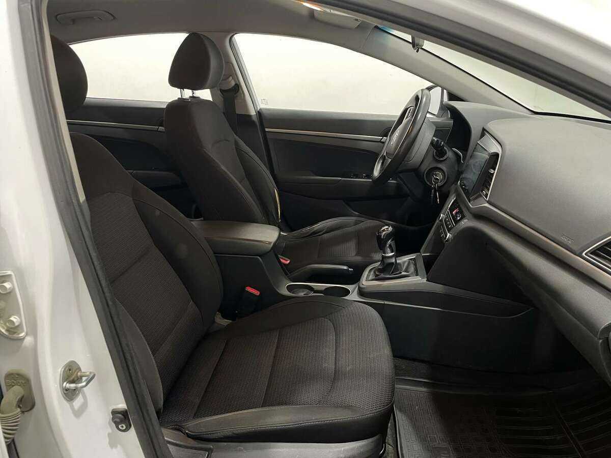 Hyundai Elantra с пробегом — 2016 год. Фото: #5