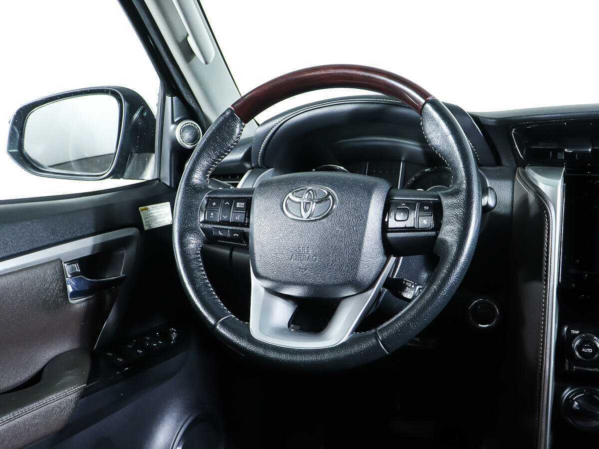 Toyota Fortuner с пробегом — 2018 год. Фото: #12